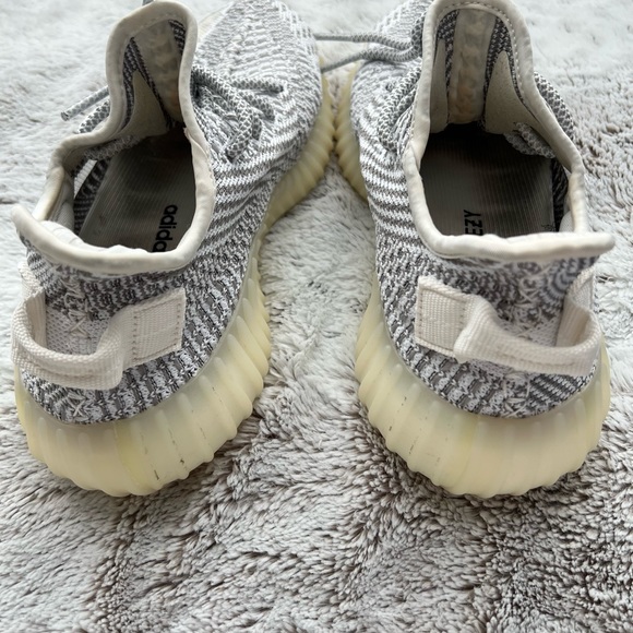 Authentic Static Yeezys size 5 - Picture 5 of 7